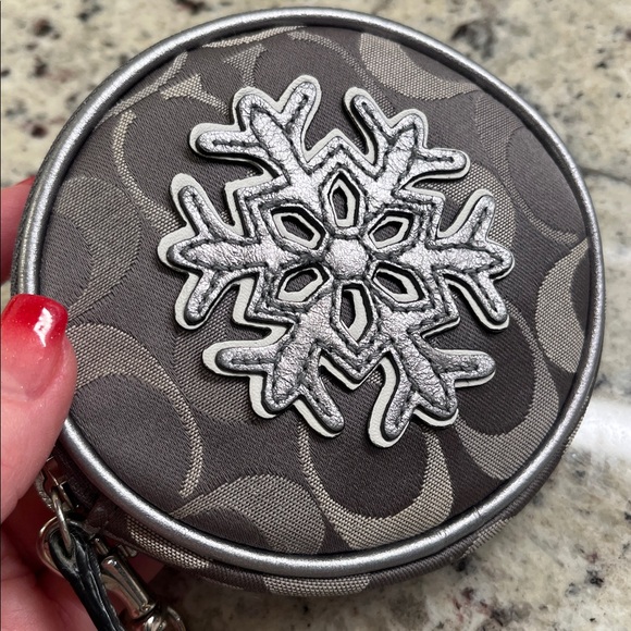 Coach Snowflake Coin Purse EUC - Picture 5 of 9